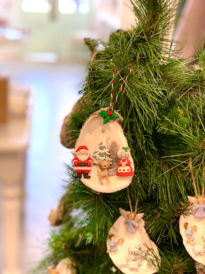 Mr/Mrs Claus Oyster Ornament